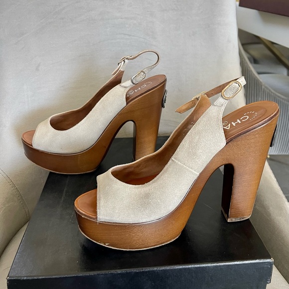 Chanel Wood Platform Heel Sandals in Light Beige Suede in a size 40. Runs small - Picture 5 of 12